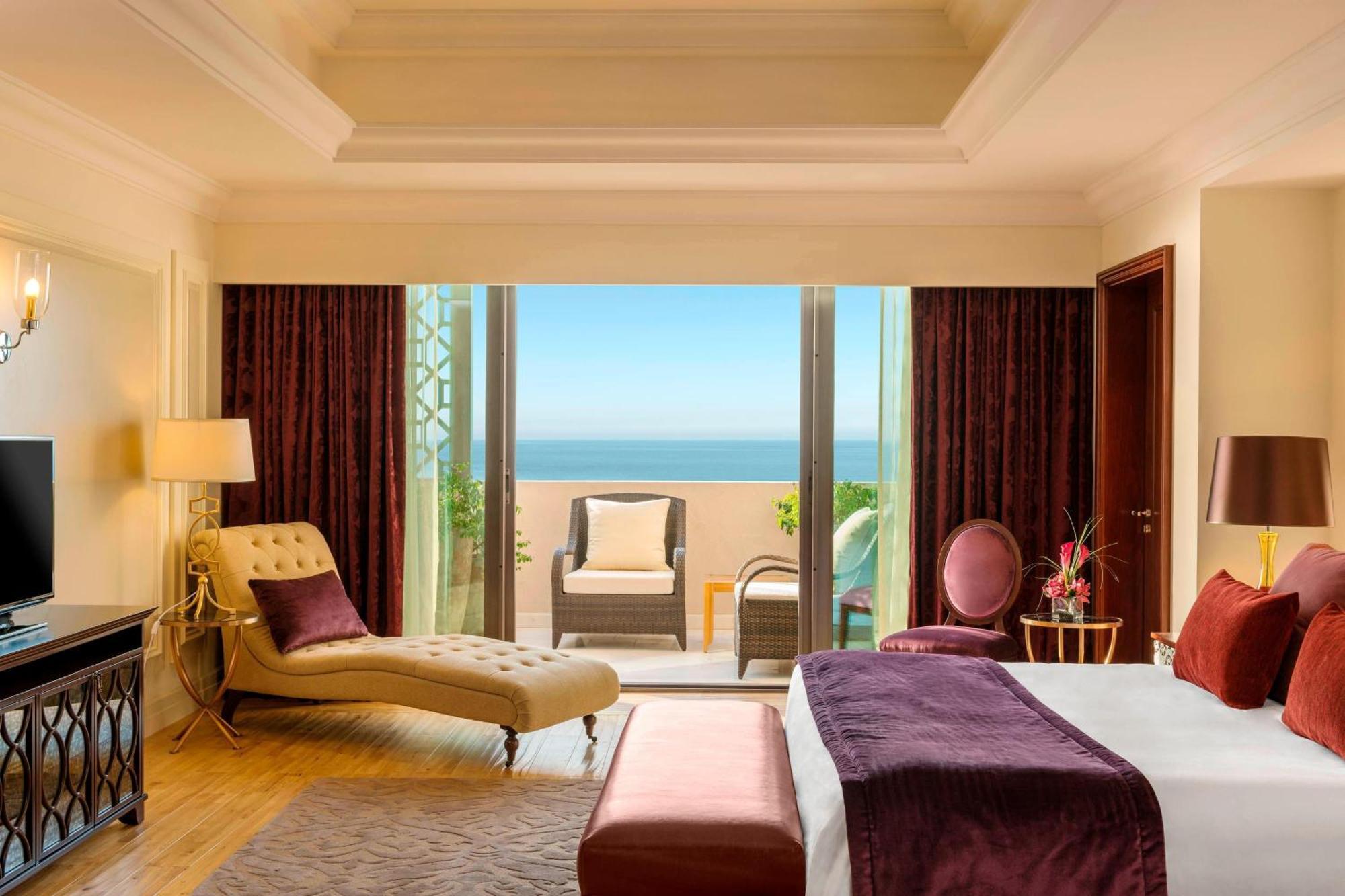 Ajman Saray, A Luxury Collection Resort, Ajman Exterior foto A guest room at Jumeirah Atlantis