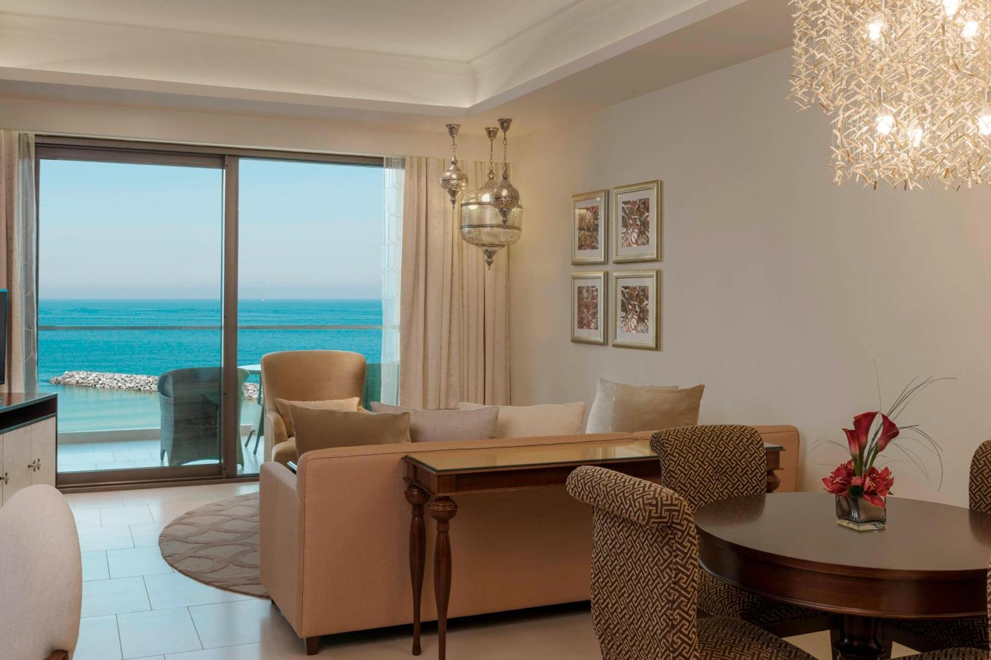 Ajman Saray, A Luxury Collection Resort, Ajman Exterior foto A suite at the Jumeirah Atlantis