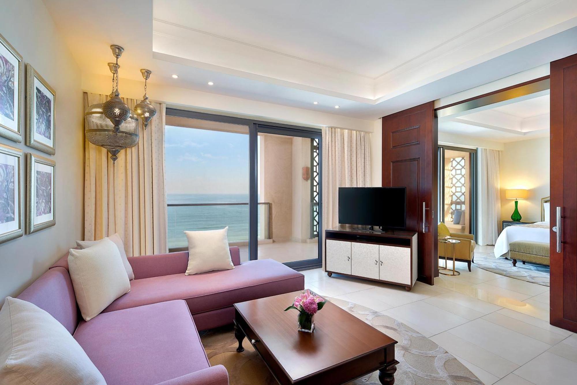 Ajman Saray, A Luxury Collection Resort, Ajman Exterior foto A suite at the Jumeirah Atlantis